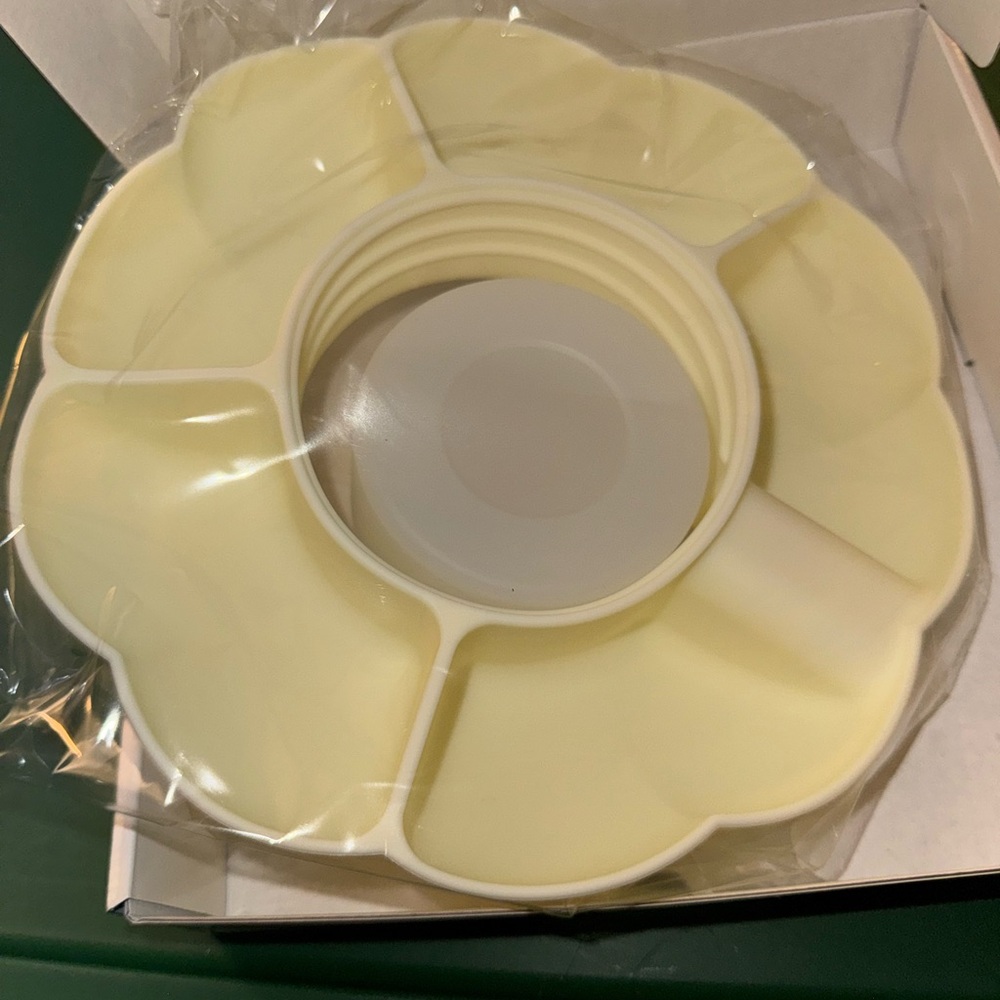 Stanley Tumbler Snack Tray Accessory - Picture 4 of 4